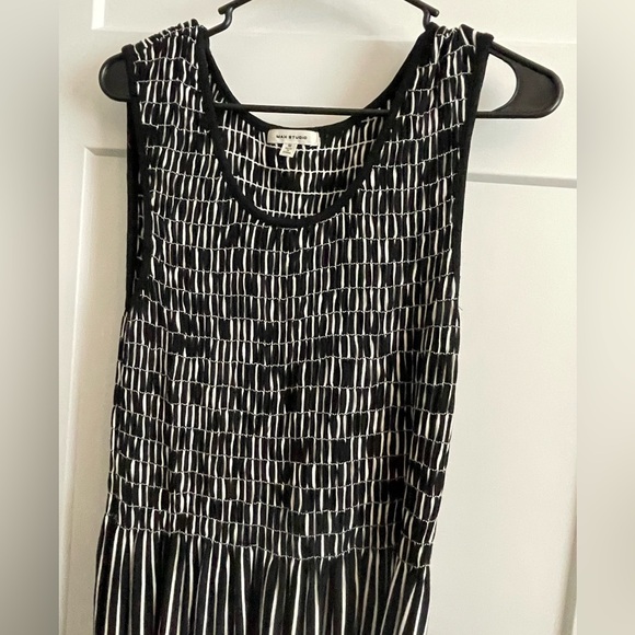 Max studio, med, maxi for petite, midi for average/tall. Add a jacket for fall! - Picture 2 of 4